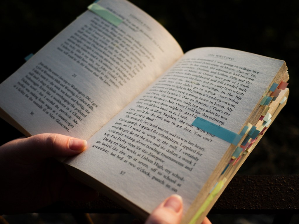 Stephen King's book "On writing" illustration of open pages